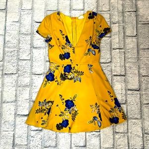 🌻NWT floral dress